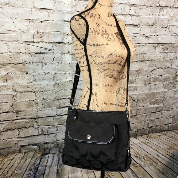 Coach Handbags - COACH • Crossbody with adjustable strap